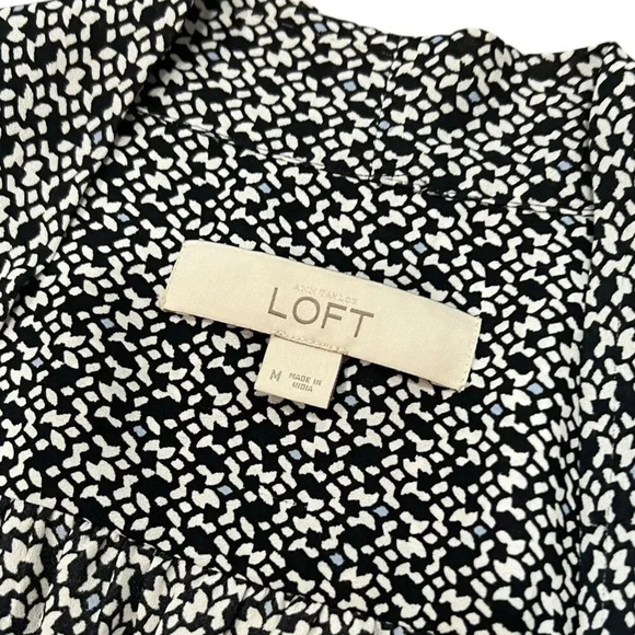 Ann Taylor Loft Patterned Flutter Sleeve Front Tie Blouse M - Picture 3 of 4
